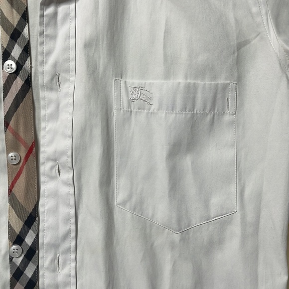 *EXCELLENT QUALITY* Burberry Short Sleeve Button up - Picture 4 of 6
